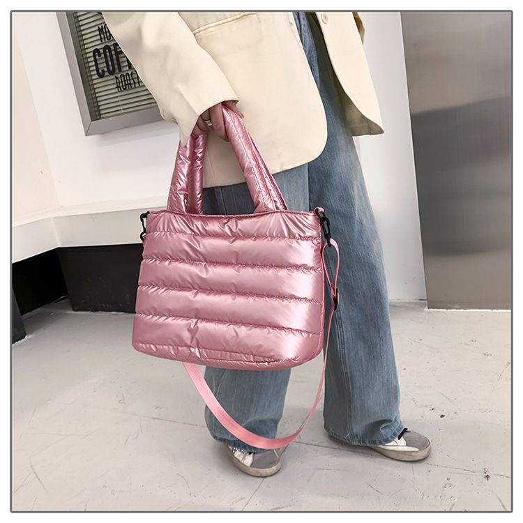 Women's Medium Autumn&winter Nylon Vintage Style Handbag display picture 1
