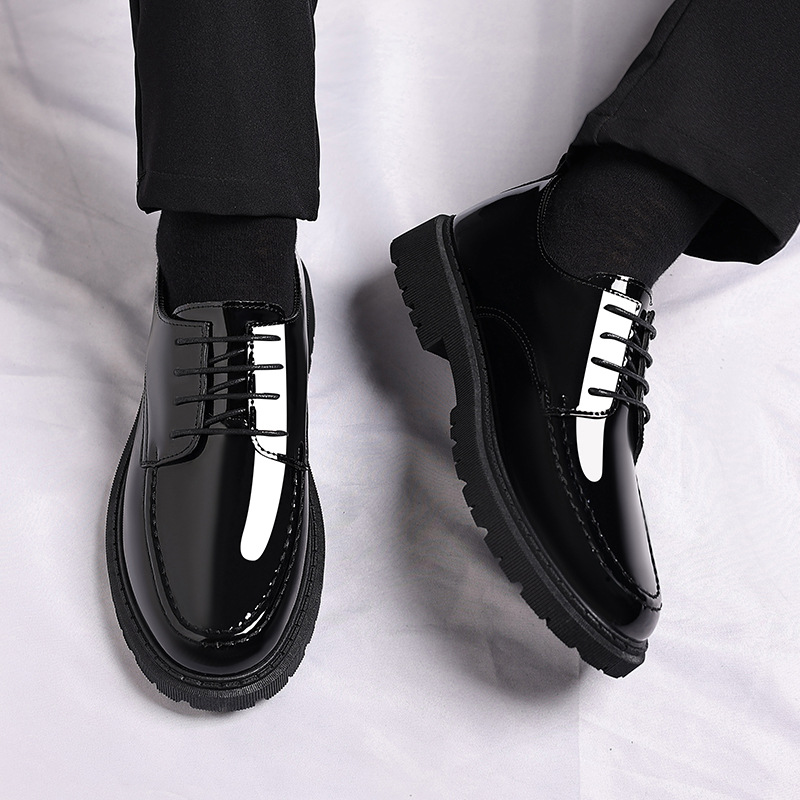 2025 nuevos zapatos de cuero brillante transfronterizos para hombres, zapatos de cuero británicos casuales de negocios, zapatos Lofu para hombres, trajes invisibles, zapatos de aumento de altura