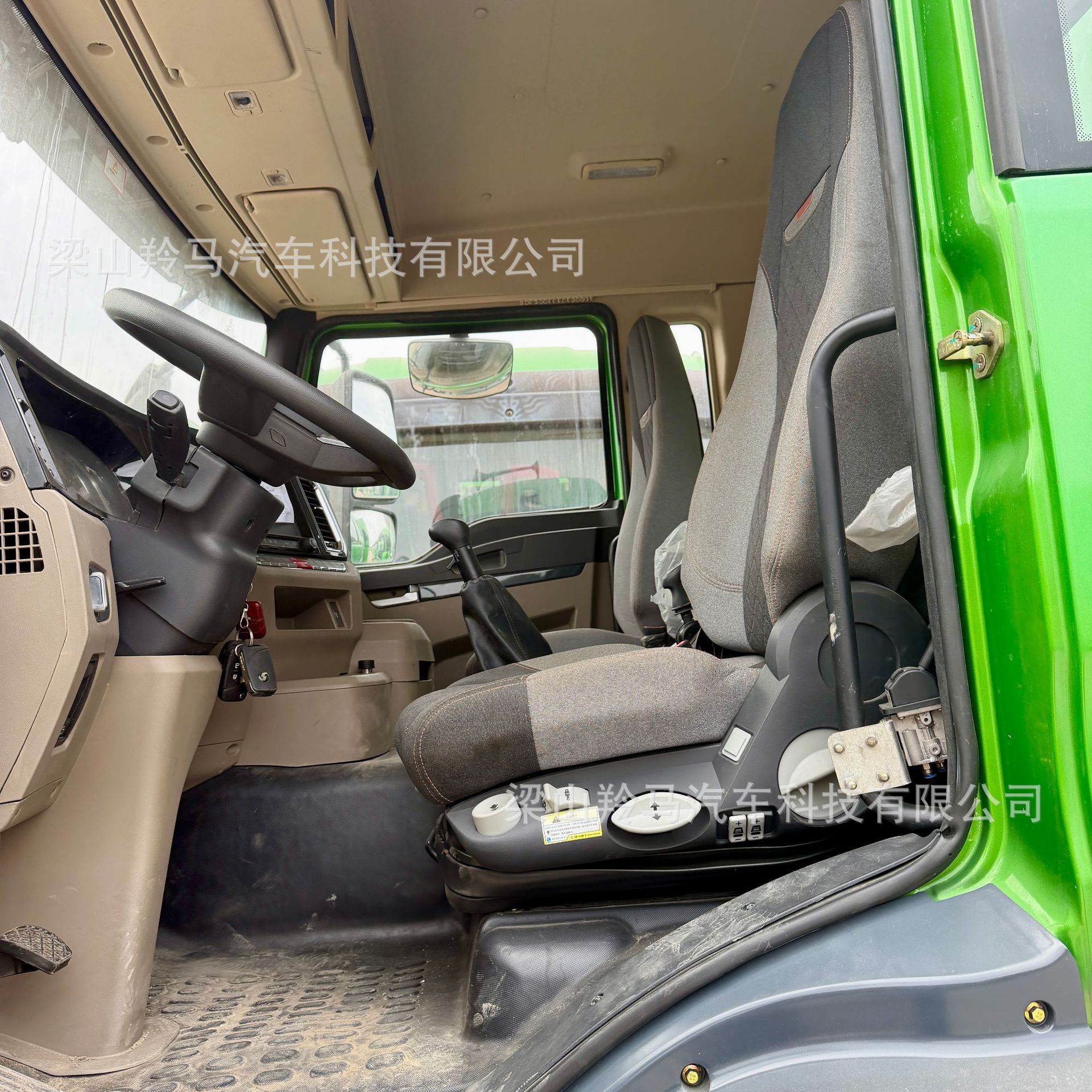 Cross-border medium-duty specialized work truck, Shaanxi Auto DeLong M3000S, front four-wheel drive, rear eight-wheel drive, dump truck for engineering projects