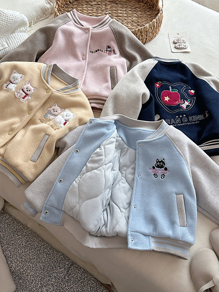Xie Jin Mao ropa infantil de lana de niñas ropa de béisbol 25 otoño y invierno nuevo tipo de ropa de algodón de seda de olefin cálida para niños