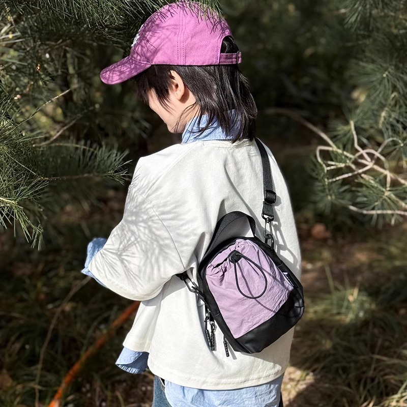 Mochila de mochila para niños cool, personalidad de empalme de colores contrastantes, bolsas de tazas de agua para niños, bolsas de hombro casuales simples coreanas para mujeres