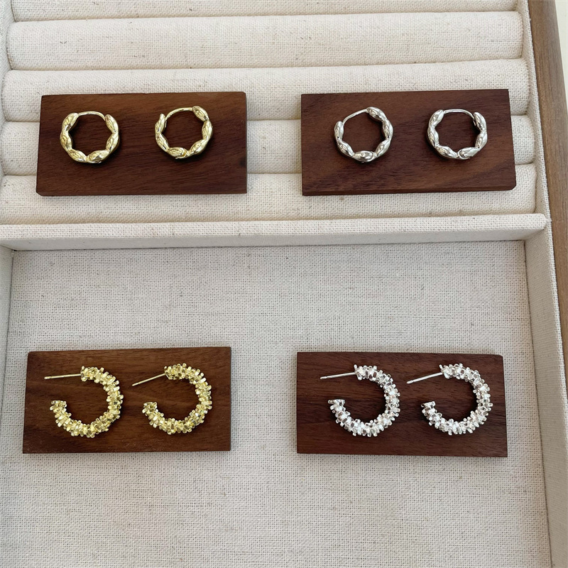 Elegant design earrings