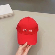 C�����_����Ʒ�|��ĸ����ñ�߶˕r�г�����Ʒ�ٴ�ñ����Ů��С�t