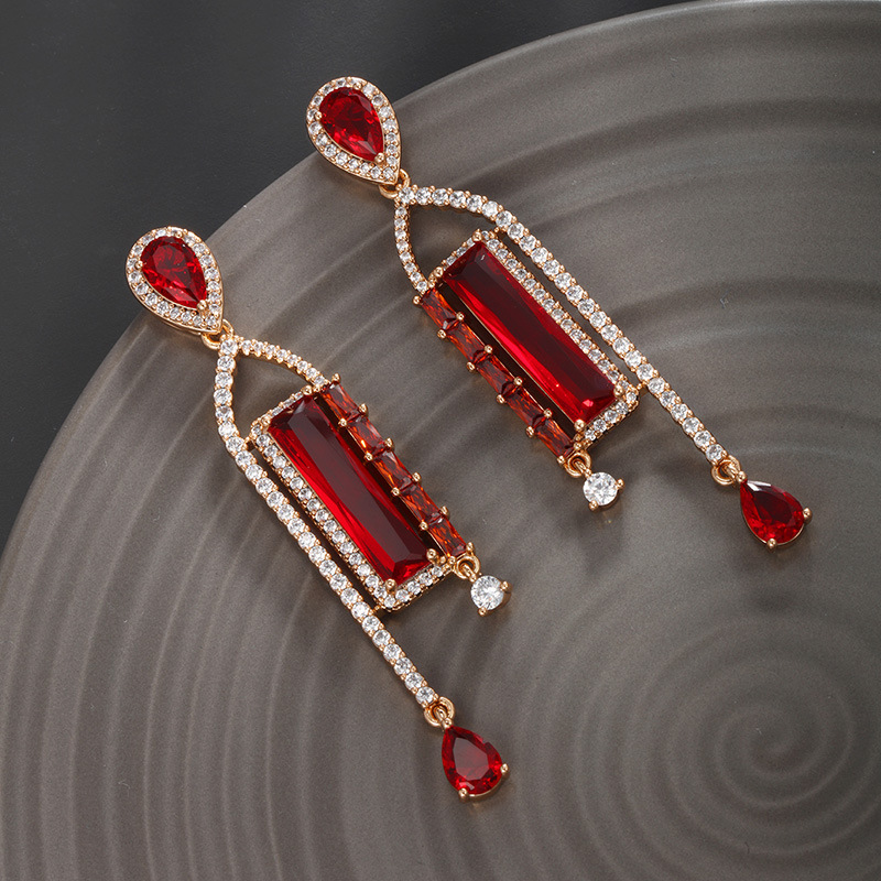 Xuping joyería retro rojo europeo y americano color de imitación ligero lujo completo pendientes de diamantes largos pendientes de ventilador de gota cuadrada