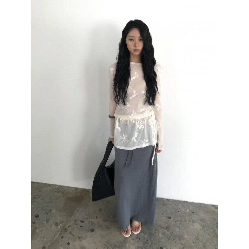 Korean Dongdaemun early autumn new vintage see-through floral lace shirt T-shirt + tie-back apron P curtain two-piece set for women Korean Dongdaemun early autumn new vintage see-through floral lace shirt T-shirt + tie-back apron P curtain two-piece set for women