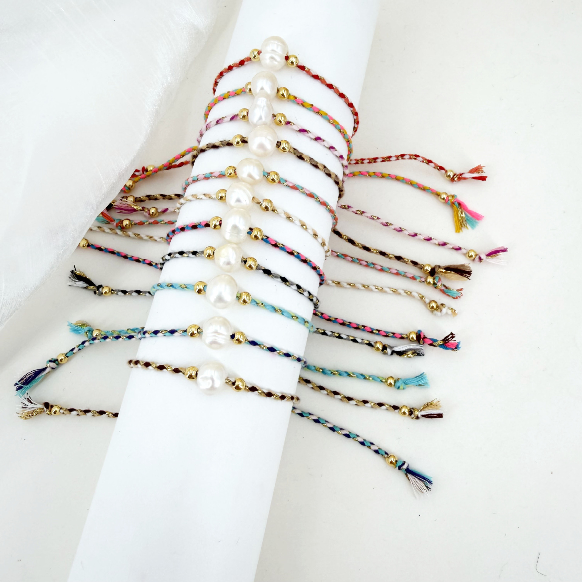 Cross-border best-selling new product: four-color hand-woven cotton rope bracelet with copper beads and large-hole pearls, niche design, manufacturer wholesale, musical note