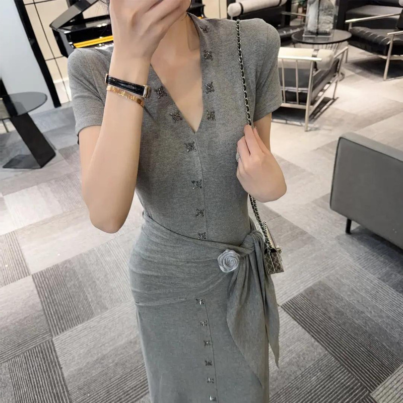2026 New Summer French-Style Elegant High-End Slim-Fit Dress, Stylish and Slimming V-Neck Short-Sleeve Set 2026 New Summer French-Style Elegant High-End Slim-Fit Dress, Stylish and Slimming V-Neck Short-Sleeve Set