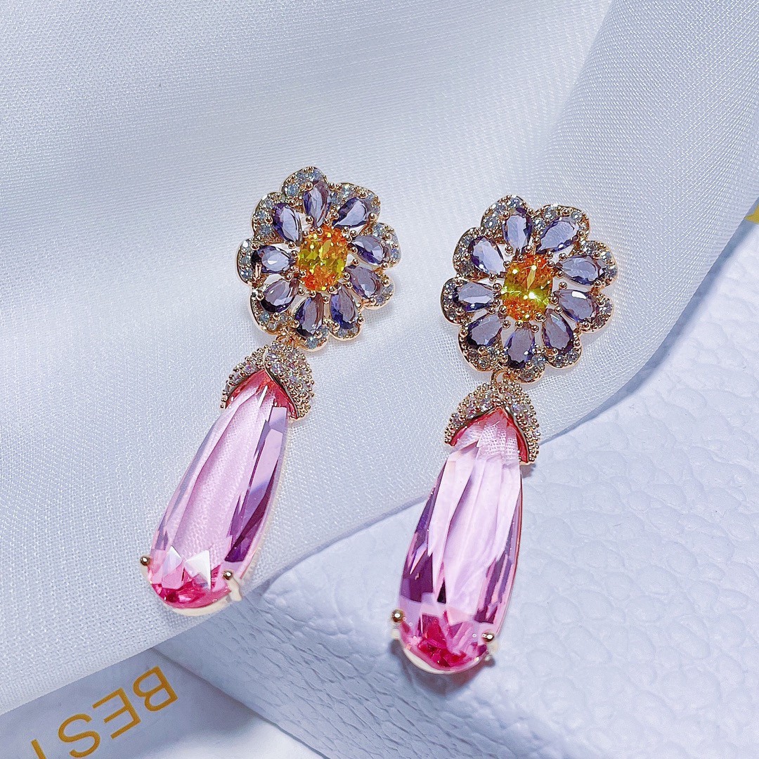 fashionable three dimensional earrings drop-shaped with zircon