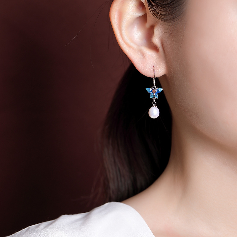 Khuyên tai bạc S925 đính ngọc trai nước ngọt hình bướm không đều — (Ngọc trai tự nhiên theo hình dạng)