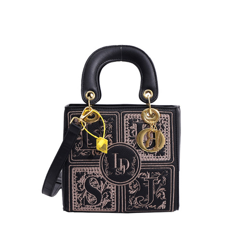 The trendy handbags of 2024, new, niche, minimalist, retro style, fashionable, super hot, grand women's handbags, crossbody bags