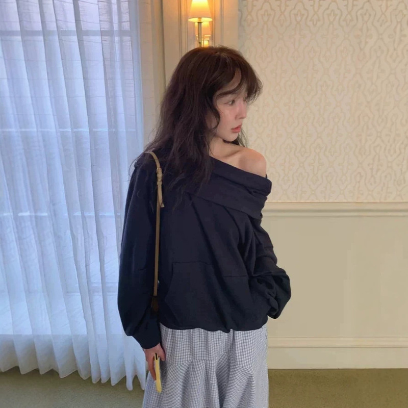 Now available: baby sauce-style off-shoulder sweatshirt, Korean designer women's clothing, smoot*m*d, age-reducing Korean-style hooded top