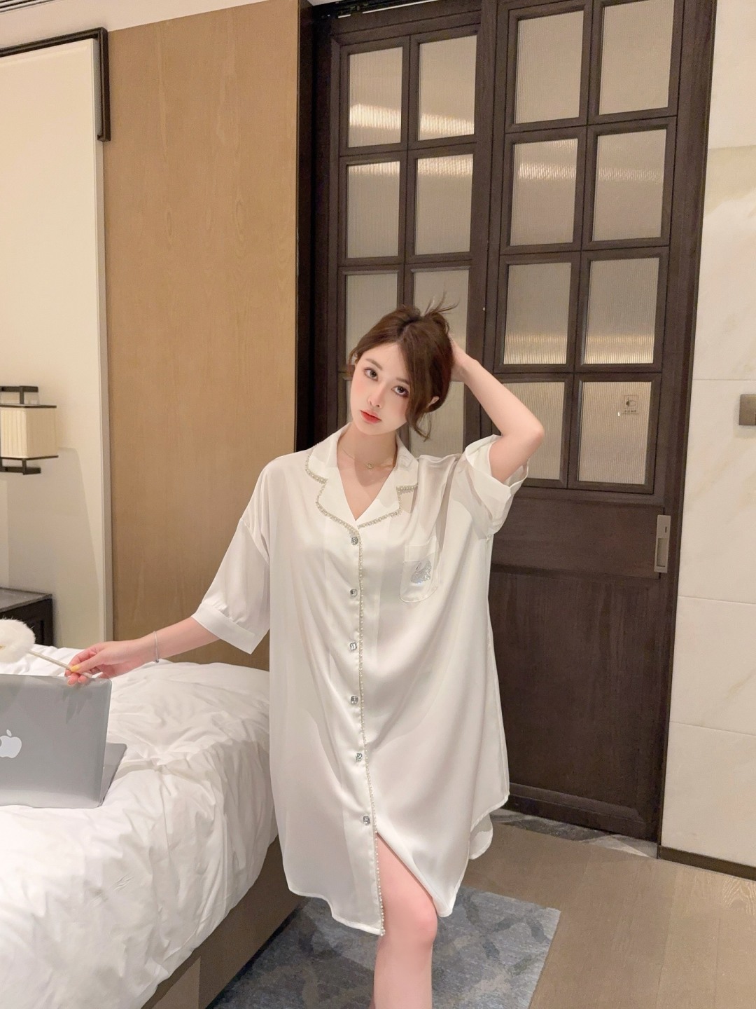 화이트 스완 셔츠 원피스