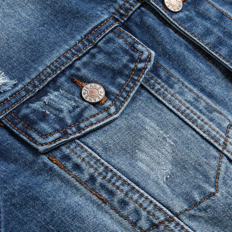 Frühlingsstil Seitennahttasche Denim Baumwolle Jugend gewöhnliche lässige blaue einreihige perforierte Jacke Männer_voghion.com