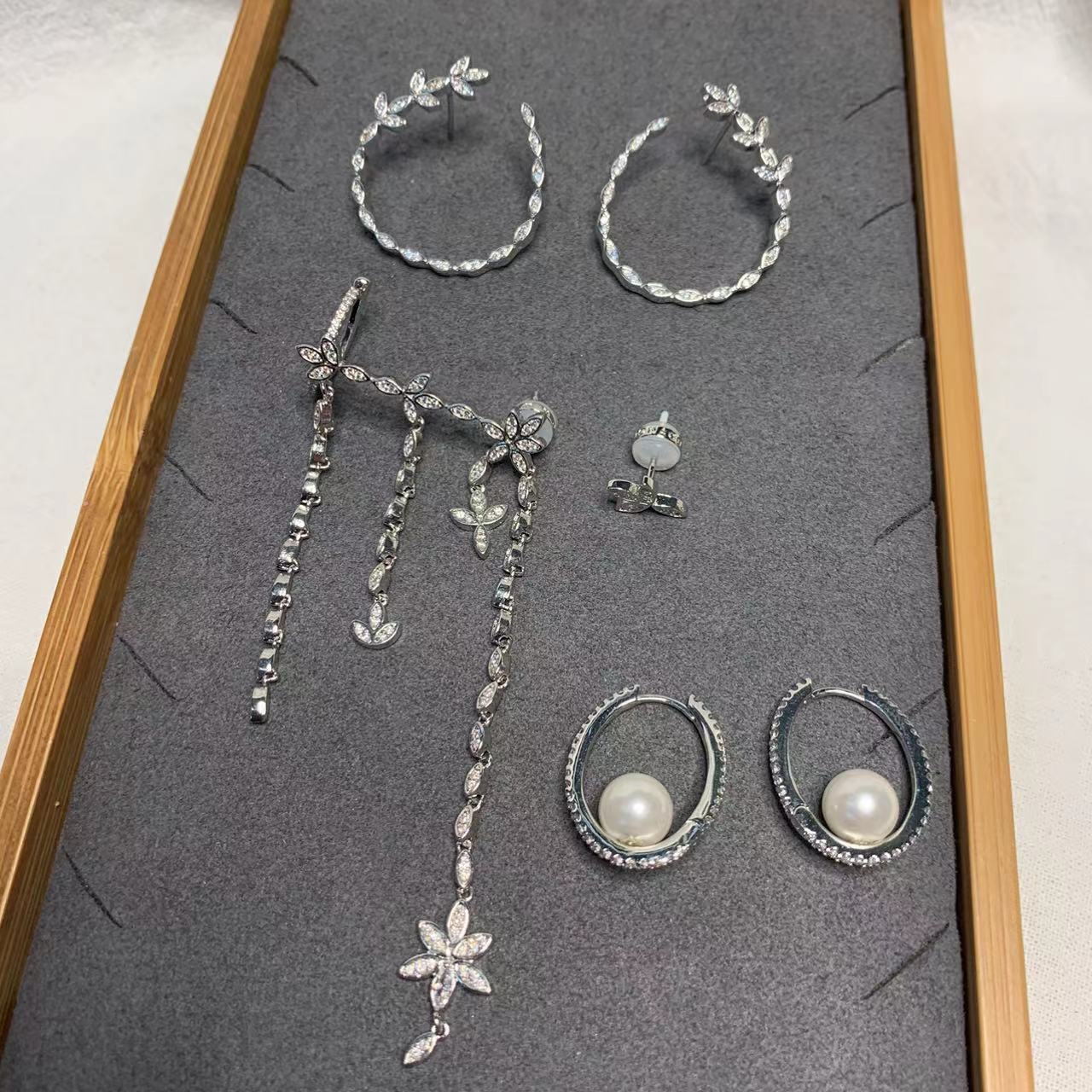 fashionable asymmetrical elegant earrings from pearl