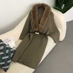 秋冬の新型の怠惰な風の長いタイプは膝のデザイン感が柔らかいです。