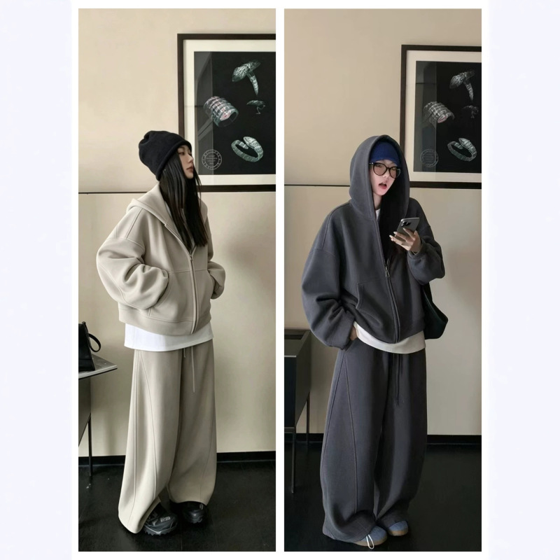 Autumn Plus-Size Stylish Casual Sports Suit for Women, Wide-Leg Pants, Slimming Sweatshirt and Sweatpants Two-Piece Set for Plus-Size Women Autumn Plus-Size Stylish Casual Sports Suit for Women, Wide-Leg Pants, Slimming Sweatshirt and Sweatpants Two-Piece Set for Plus-Size Women