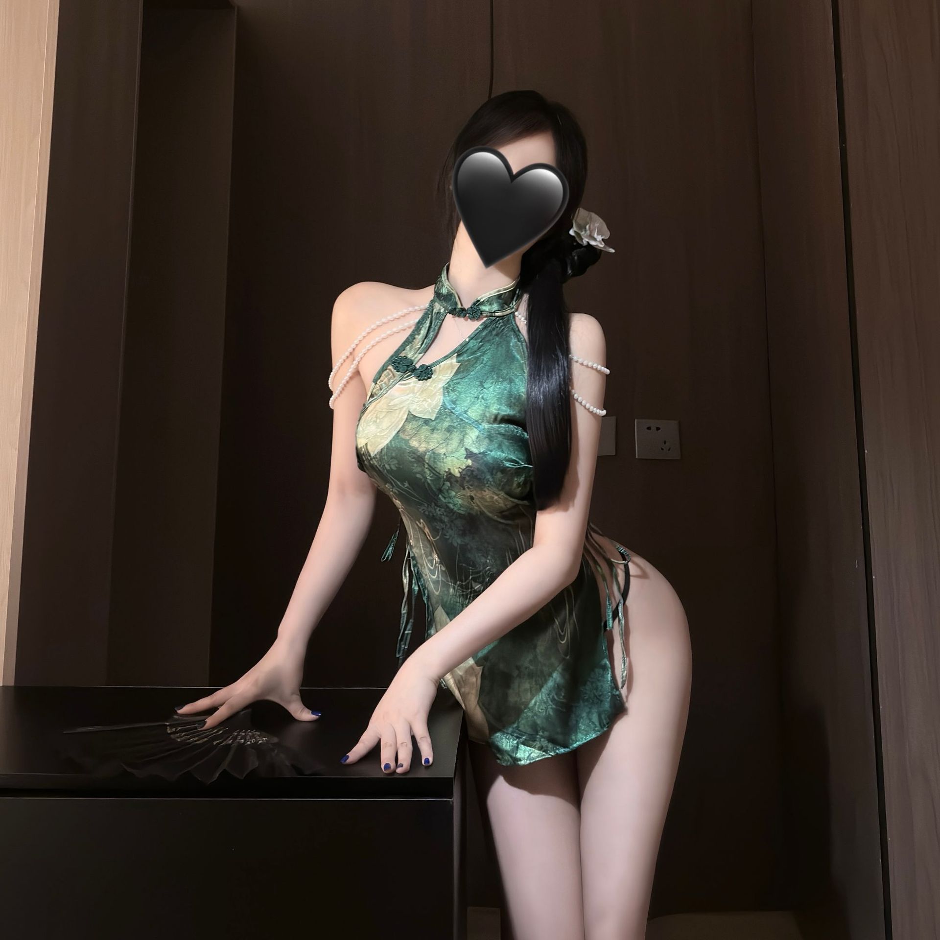 Chinese-Style Split Cheongsam Costume with Pearl Back Detail and Attached Tights — detail image 2