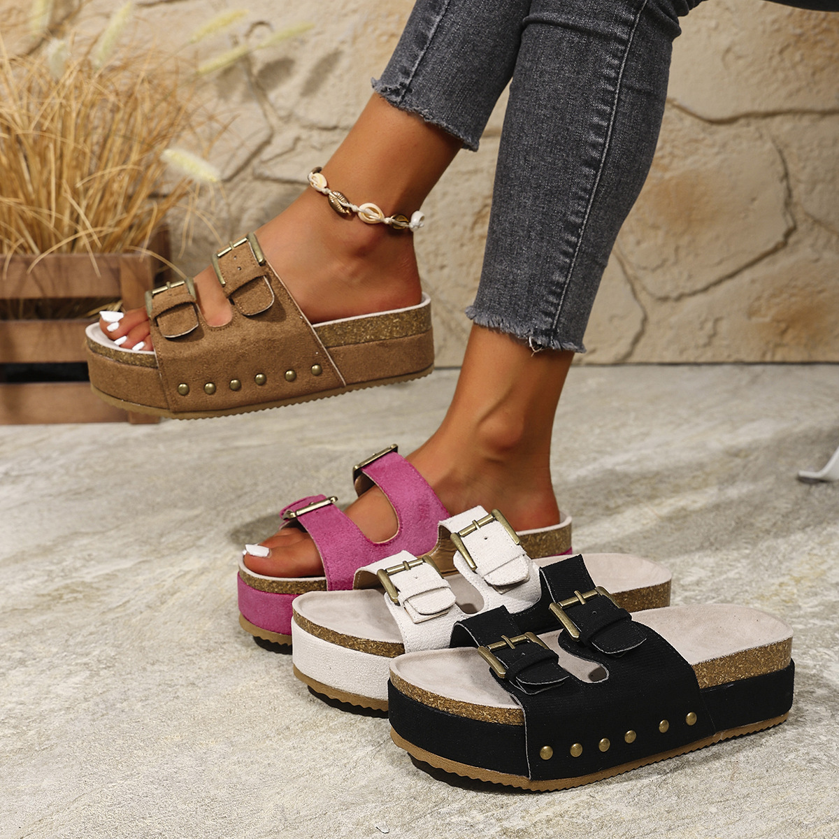 跨境大码厚底拖鞋女2025年夏季新款TEMU爆款皮带扣铆钉凉鞋女欧美