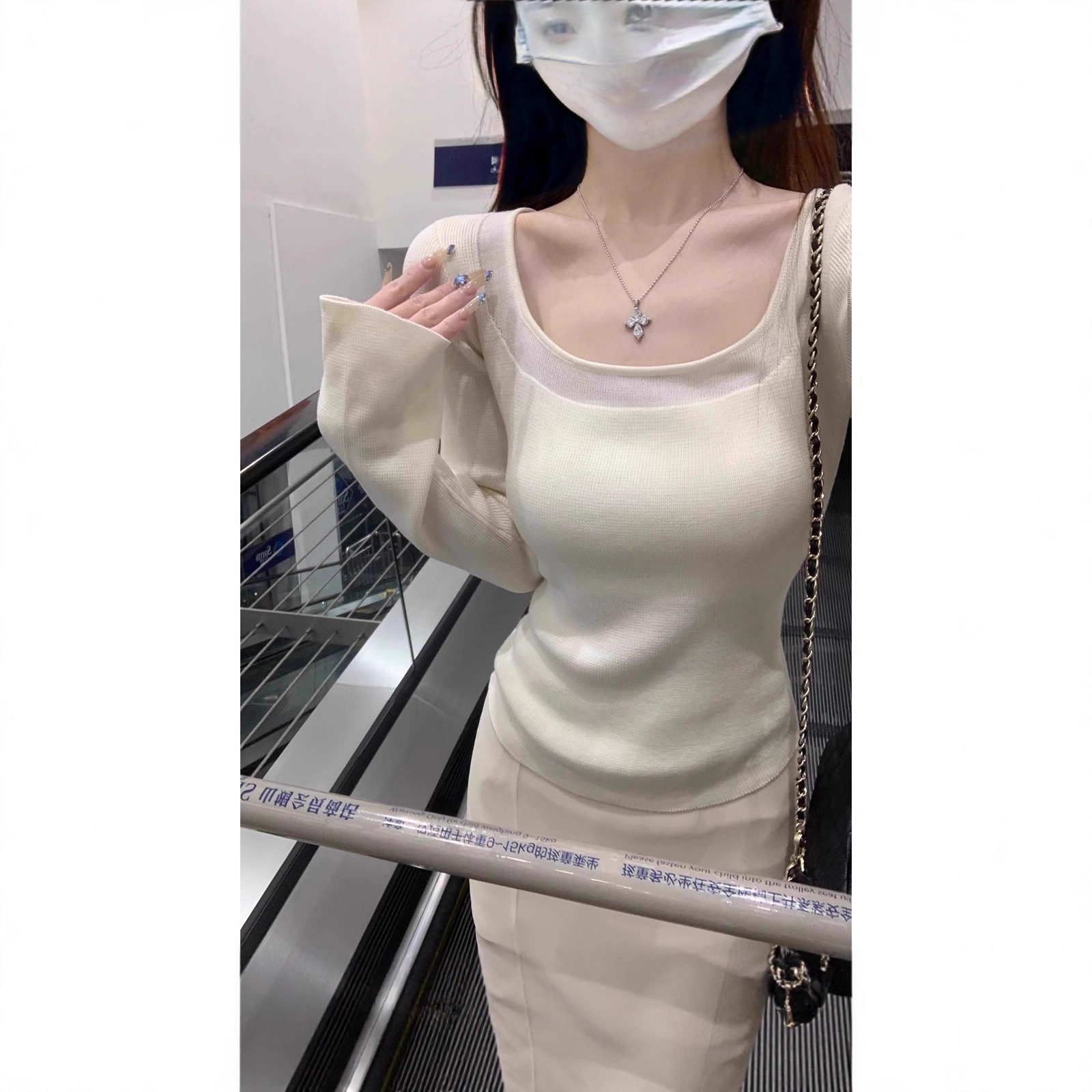 miu系半透视大领口低领打底衫女早春纯欲内搭毛衣修身针织衫上衣