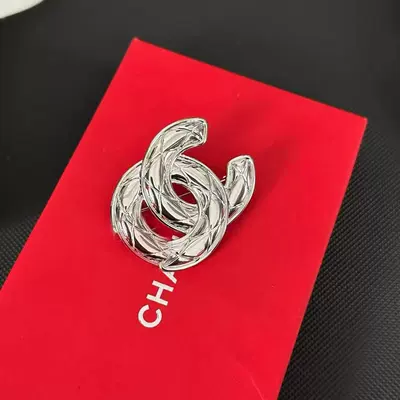 Yaxa sancaqları – and Cool Heart Design - silver-crooked-letter-brooch