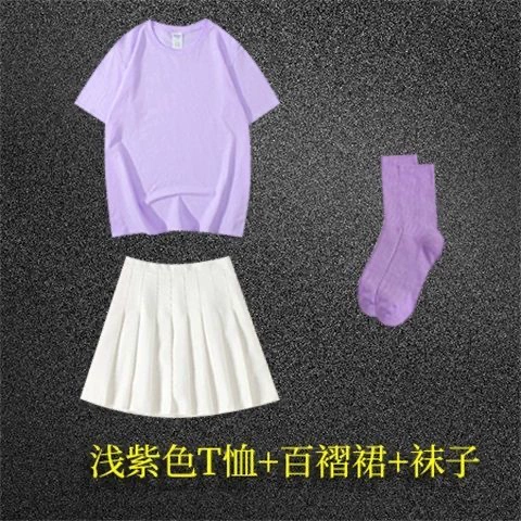 Light purple T-shirt + pleated skirt, free light purple socks