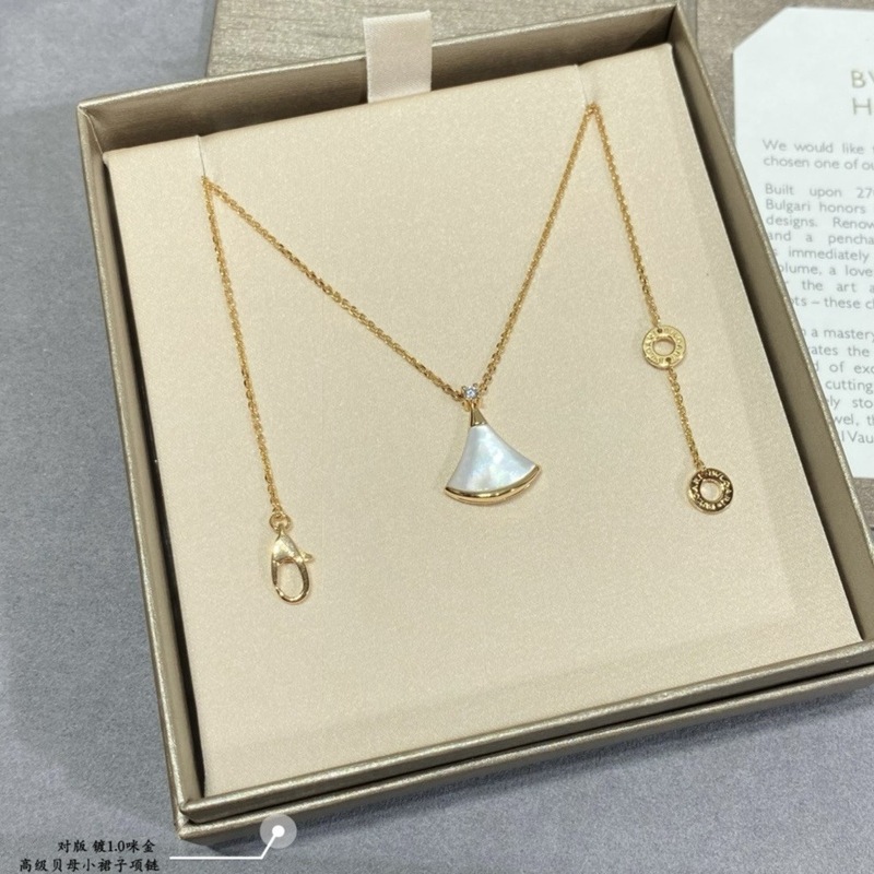 女性用の高バージョンの扇形の小さなスカートネックレス、スターリングシルバーメッキ18Kゴールドライト高級ホワイトマザーオブパール鎖骨チェーン大きな扇形ペンダント|undefined