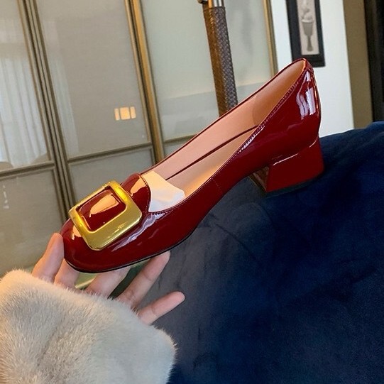 High heels low-cut