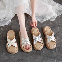 �߼��к�כ���ЬŮʿ�ļ��⴩2025�¿��r��ɳ����߅һ����Ь