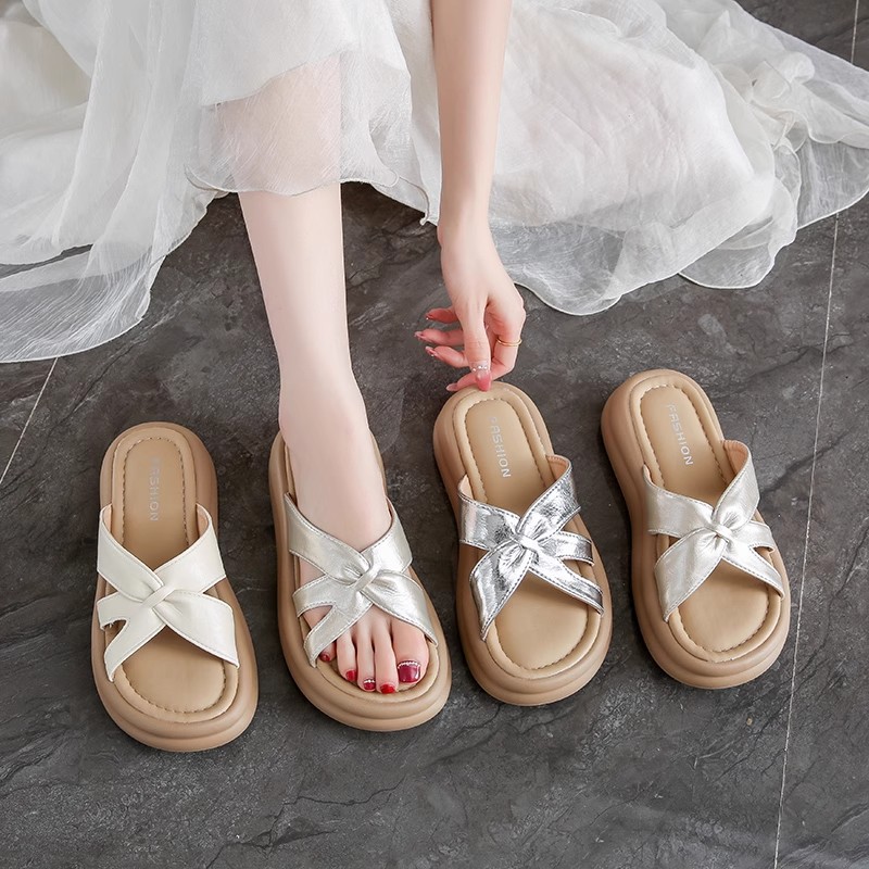 High-Bottom Thick-Soled Sandals for Women's Summer Outer Wear 2025 New Cross Fashion Beach and Seaside Slippers