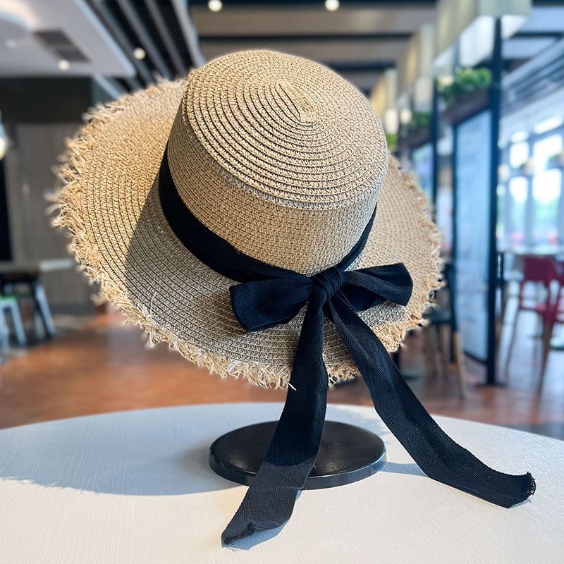 Cappello da sole estivo da donna in paglia di rafia stile Hepburn con tesa piatta e parte superiore piatta, ideale per le vacanze al mare._voghion.com