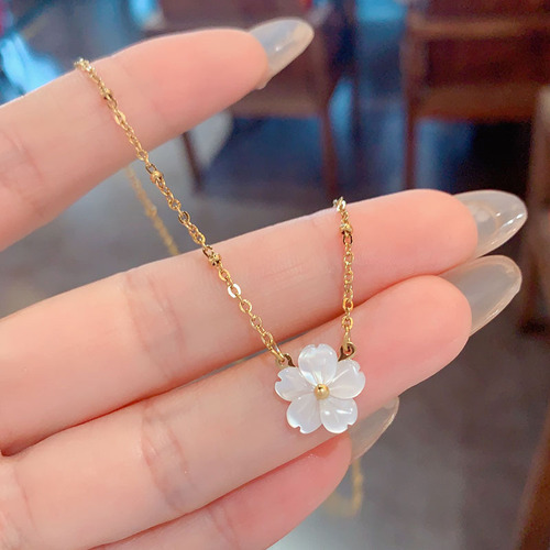 Pearl Blossom Necklace for Women -  New Fashion, Elegant, Simple, Light Luxury, Unique Design, High-End Choker