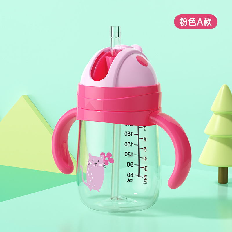 Inglés caja de dibujos animados bebés taza de bebida PP anti-caída taza de agua a prueba de fugas con mango gorra de boca de pato taza de bebida directa al por mayor