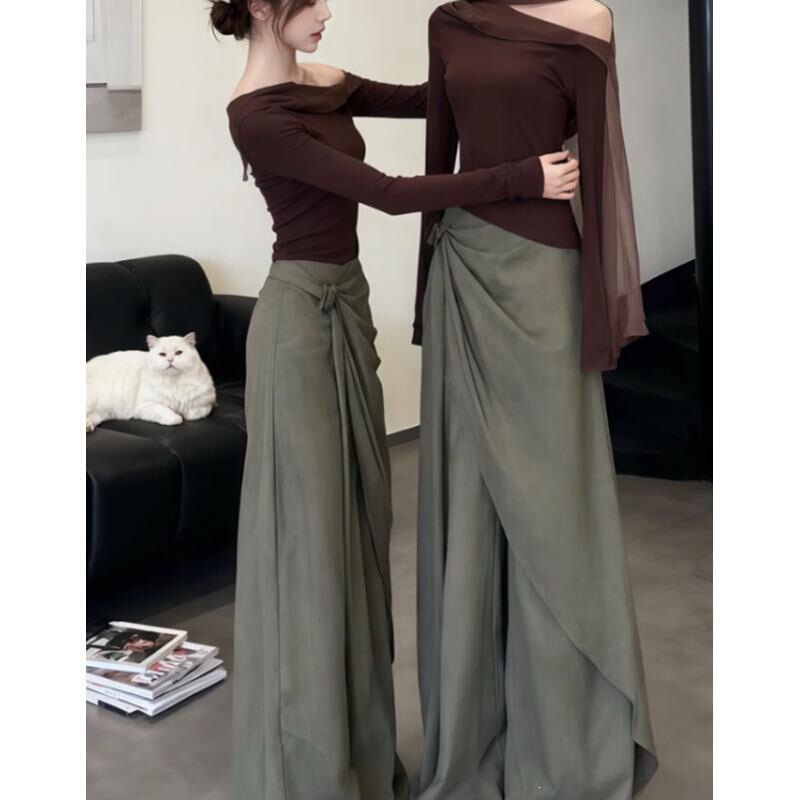 A Complete Set of Ootd Outfits with a Casual Style, Retro Coffee-Colored Long-Sleeved Top, Wide-Leg Pants Two-Piece Suit, Autumn 2025 A Complete Set of Ootd Outfits with a Casual Style, Retro Coffee-Colored Long-Sleeved Top, Wide-Leg Pants Two-Piece Suit, Autumn 2025