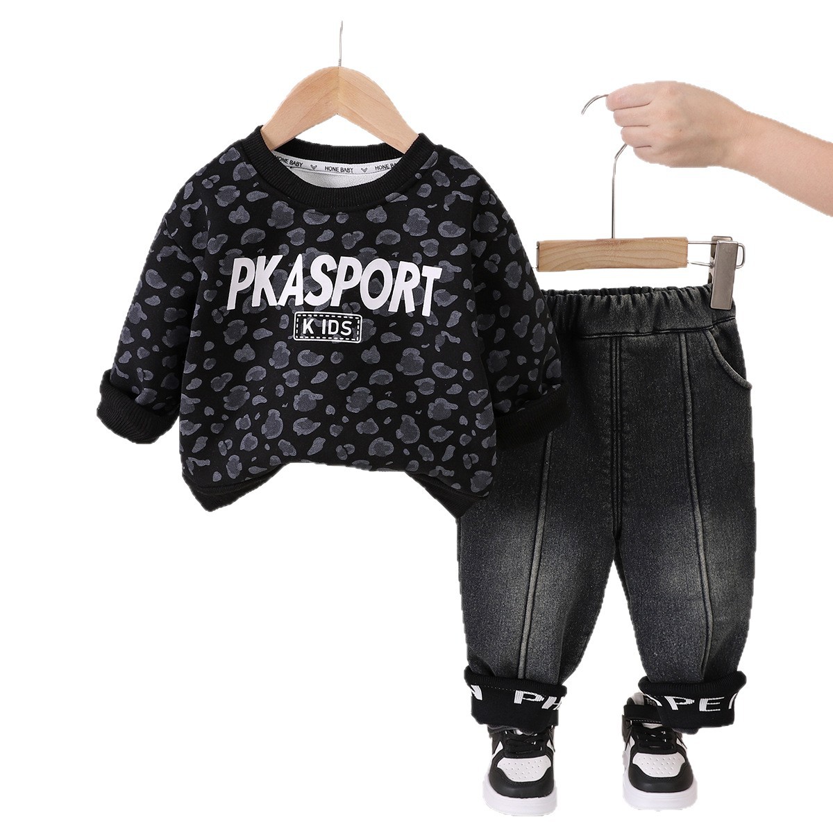 Boys' Autumn 2025 New Stylish Children's Fleece Leopard Print Letter Sweatshirt Baby Winter Two-Piece Set Trendy_voghion.com
