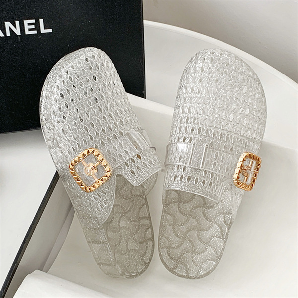 Fashionable women's slippers flat