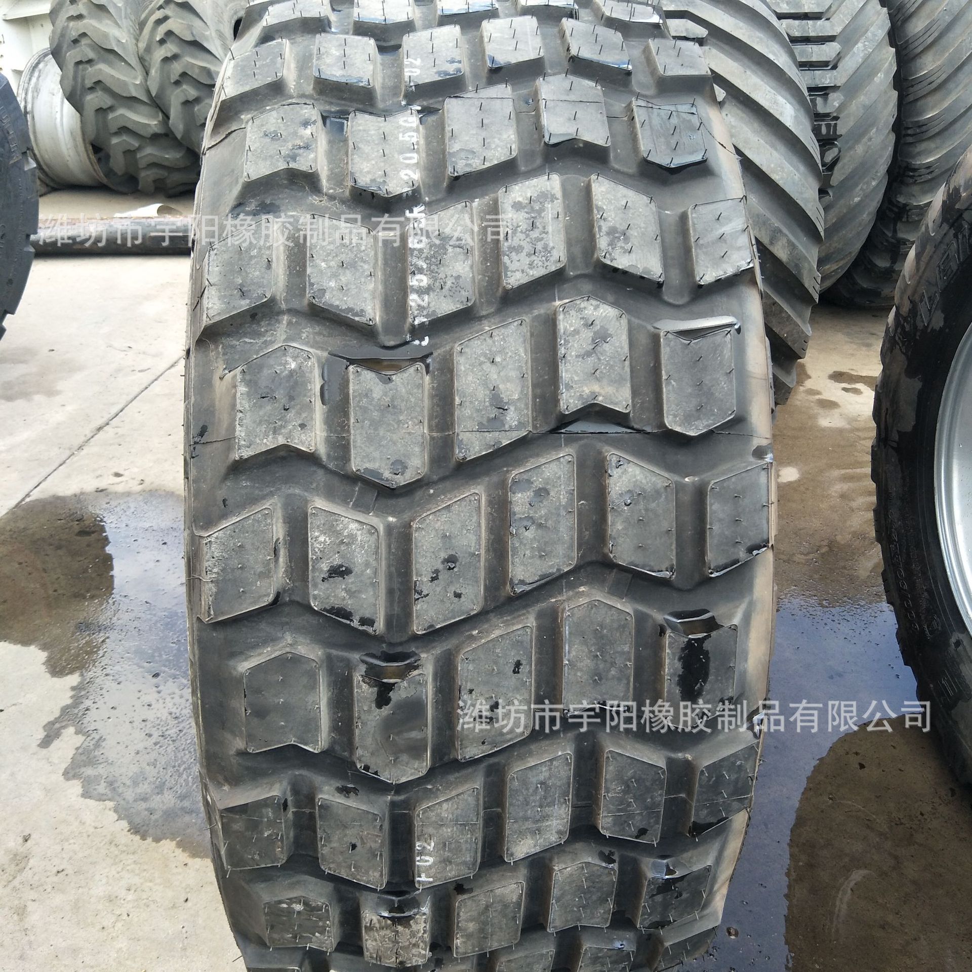 525/65R20.5  宽基全钢丝胎 沙漠越野车 运输车轮胎
