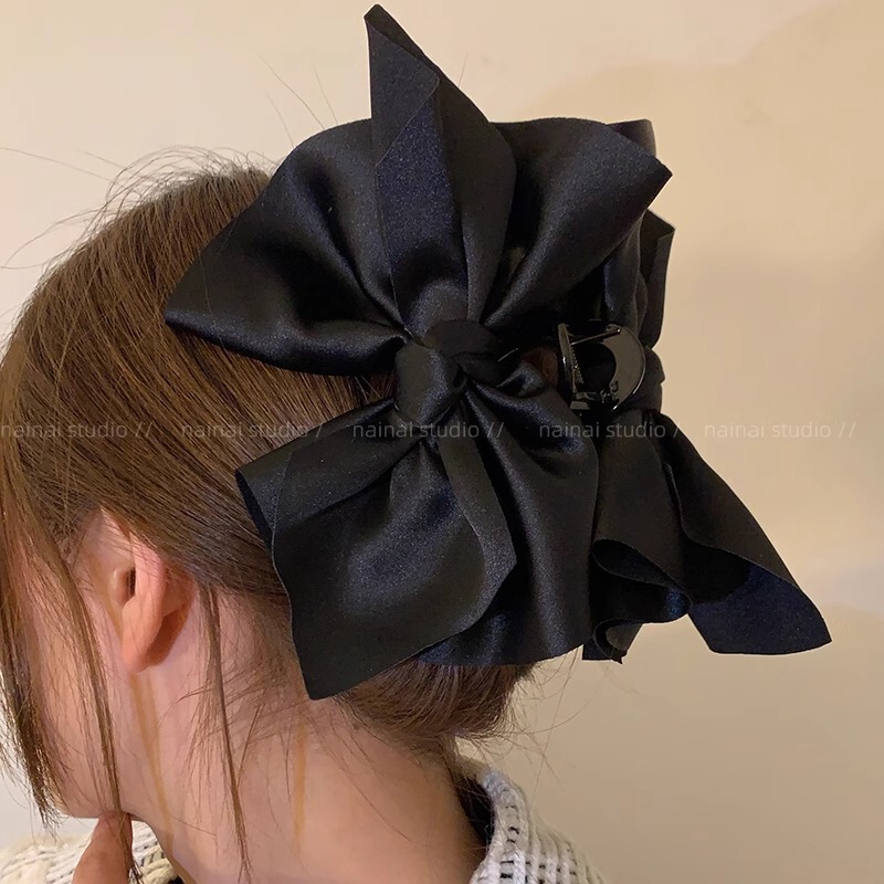 超大型蝶結びのつかみ ~ 黒いサテンの後頭部の布芸のレトロなフランスのサメの挟みの髪飾りのクリップ|undefined