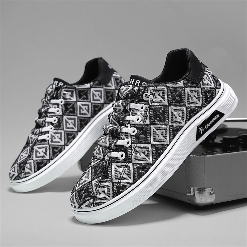 Las nuevas zapatillas deportivas de estilo bajo de los hombres se pueden usar en todas las estaciones, cómodas, transpirables, simples y de moda a juego