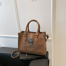 朋克女包夏季新款铆钉休闲软皮骷髅头女包大容量手提斜挎包