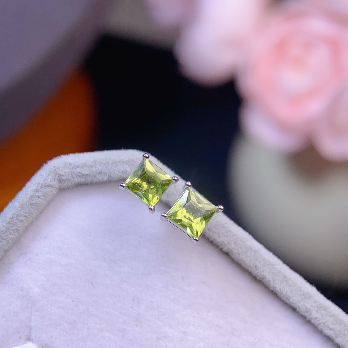 Directly from the manufacturer, natural peridot earrings, set in 925 silver, 925 silver electroplated, main stone size 4mm