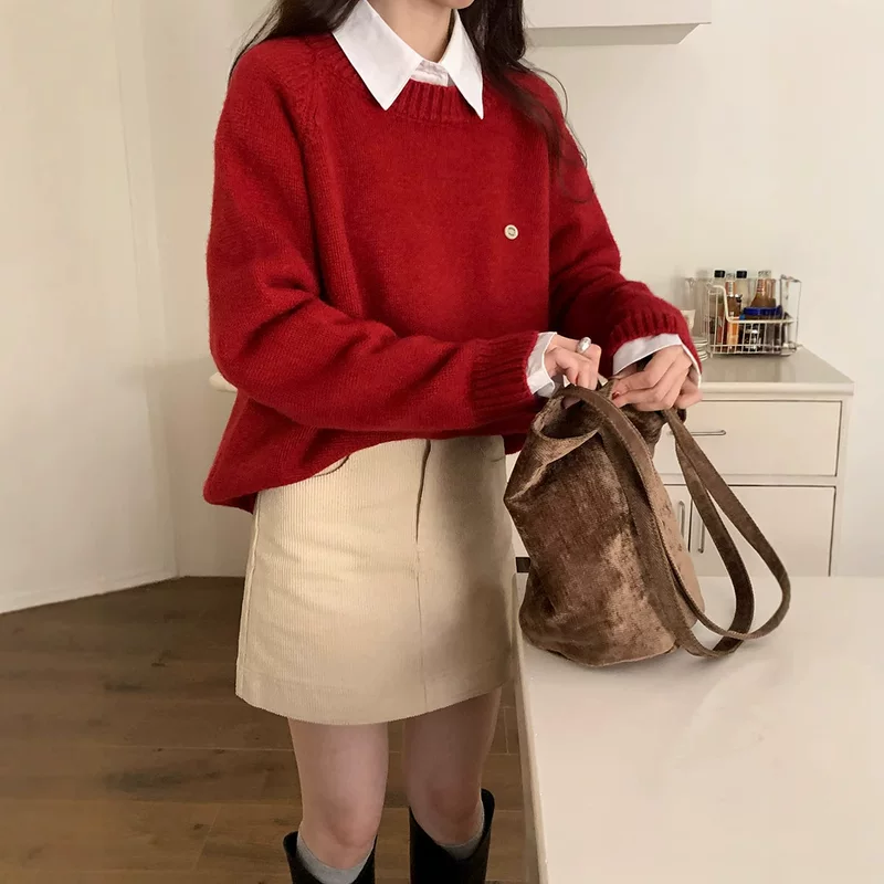 Red winter base knitted sweater with a round collar, Korean style
