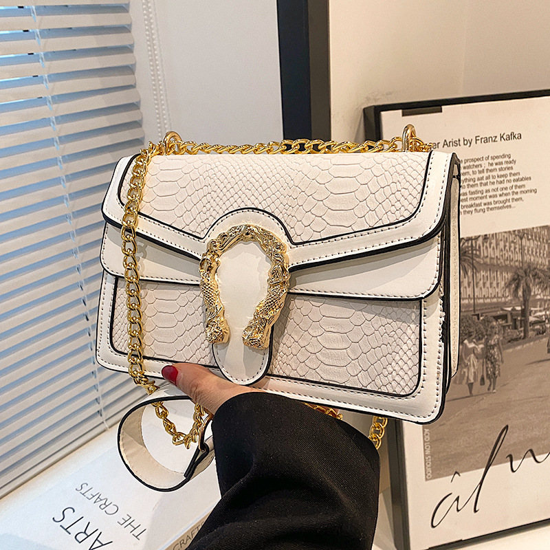 2023 neue Mode frauen Kette Eine Schulter Umhängetasche Kleine Quadratische Tasche Taschen_voghion.com