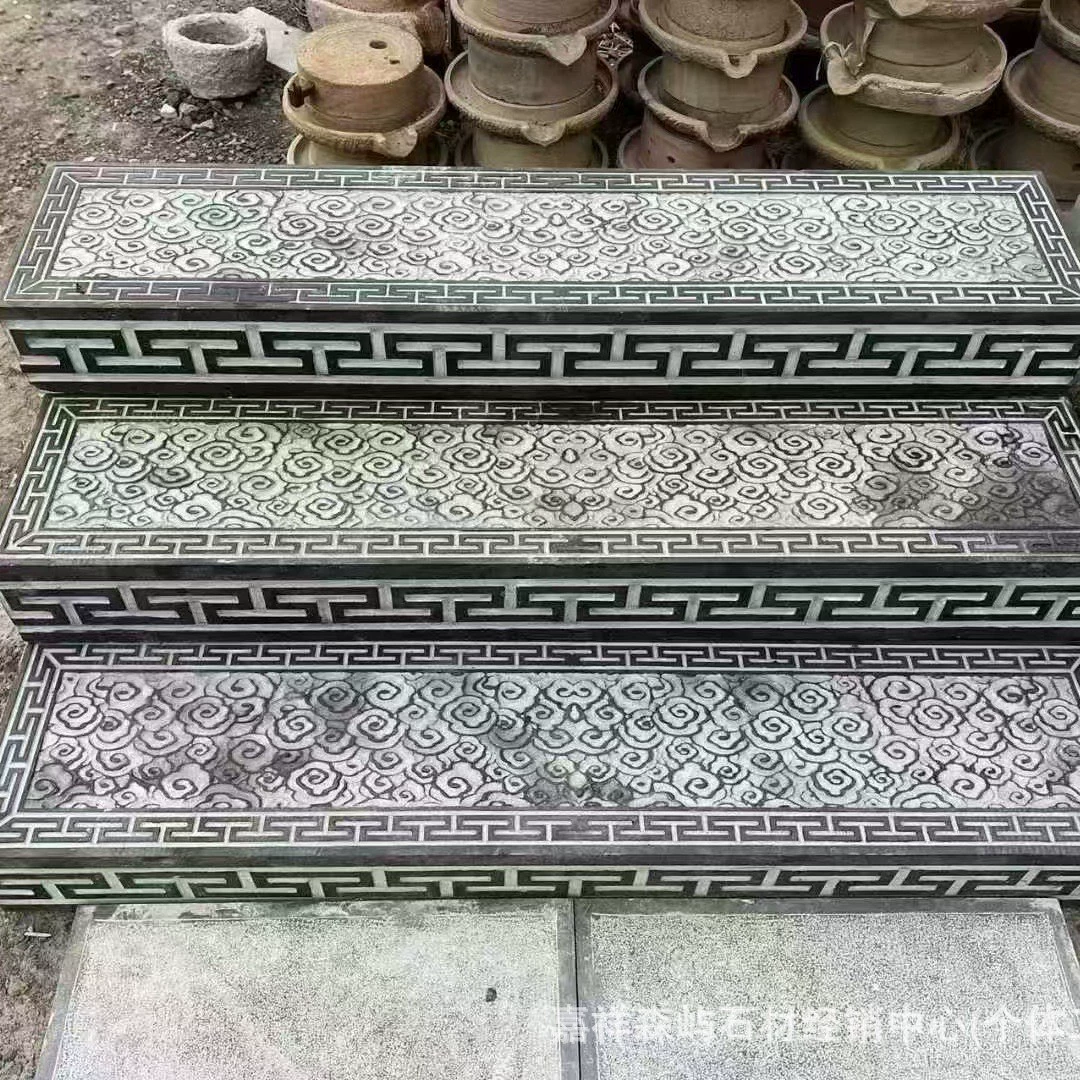 Входная дверь виллы