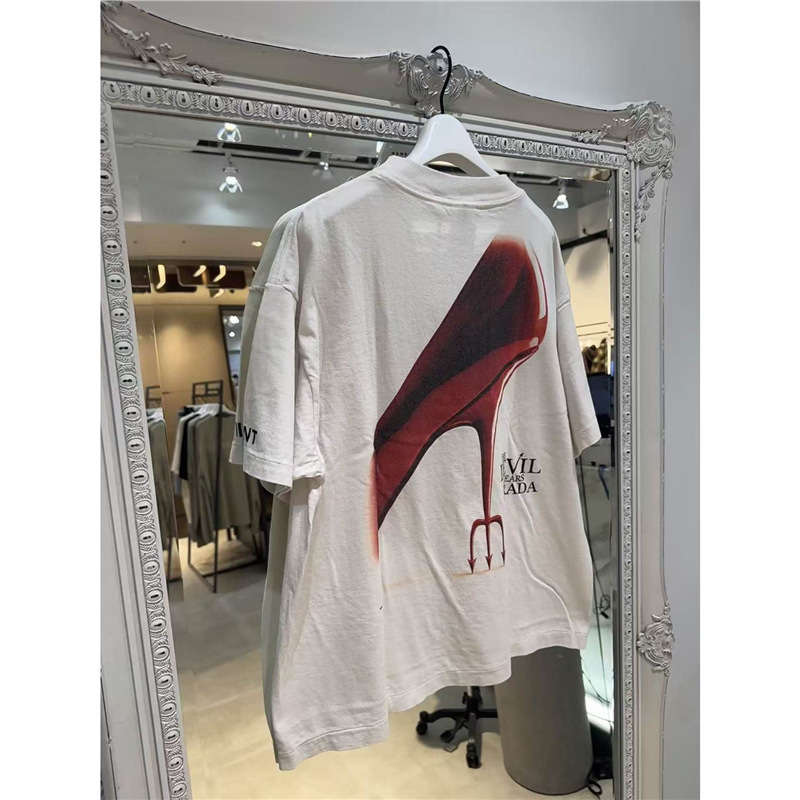 SAINT Mx6 The Queen of Prada High Heels Print Washed Distressed Short Sleeve T-Shirt Unisex Trendy SAINT Mx6 The Queen of Prada High Heels Print Washed Distressed Short Sleeve T-Shirt Unisex Trendy