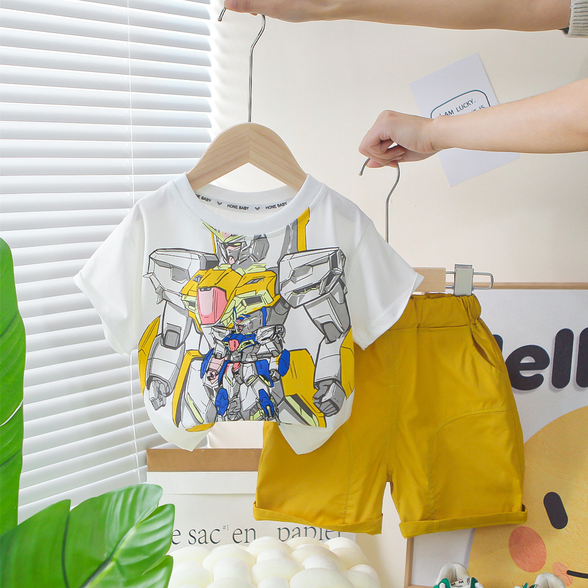 Tuta a maniche corte per ragazzi più venduta 2026 Nuovo stile, vestiti sottili ed eleganti per ragazzi, set estivo da due pezzi per neonati, trendy e alla moda ALYCExiyuebaobao_voghion.com