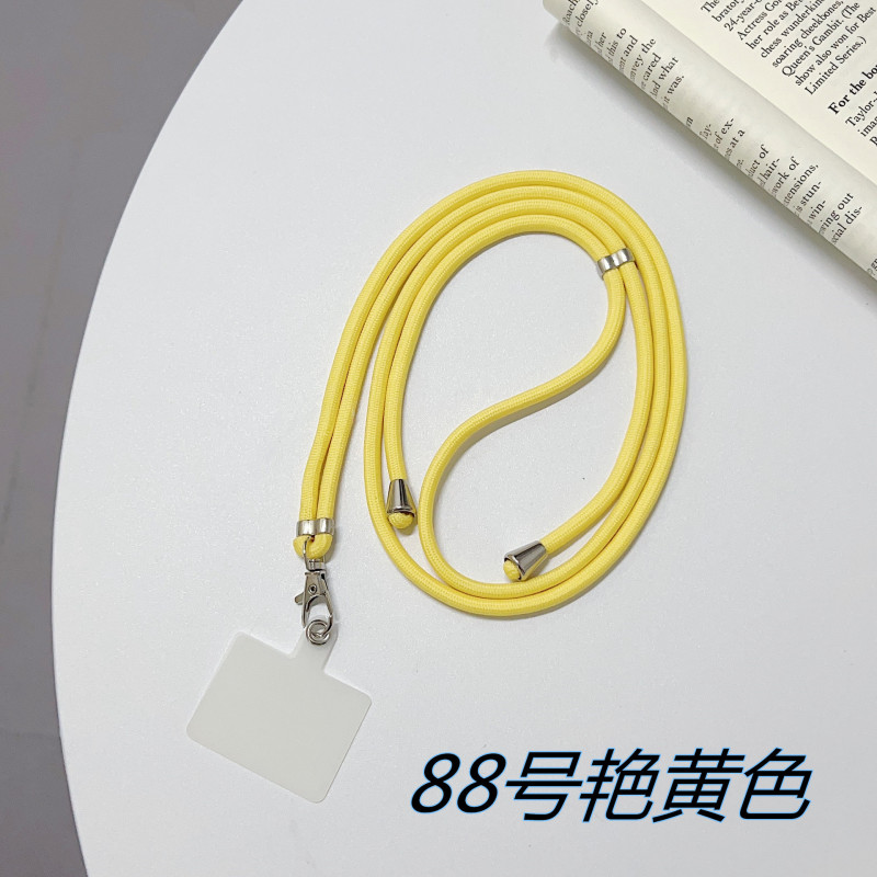 携帯ケースにナイロンのストラップが貼られています。|undefined