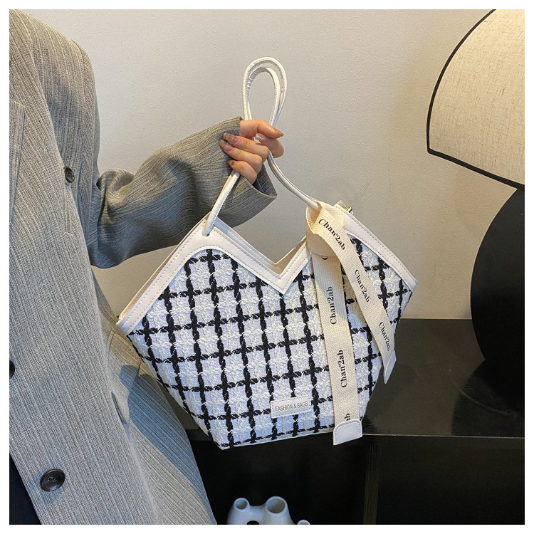 Fashion Handbag 2024 New Trendy Women's One Shoulder Large Capacity Plaid Scarf Tote Bag_voghion.com