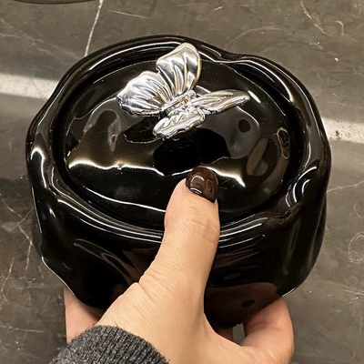 Car ashtray ash from flying, suitable for home - ceramic-butterfly-ashtraywith-lid-black