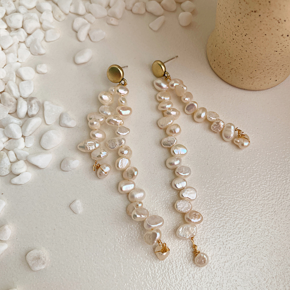 Simple Style Irregular Pearl Beaded Drop Earrings 1 Pair display picture 3