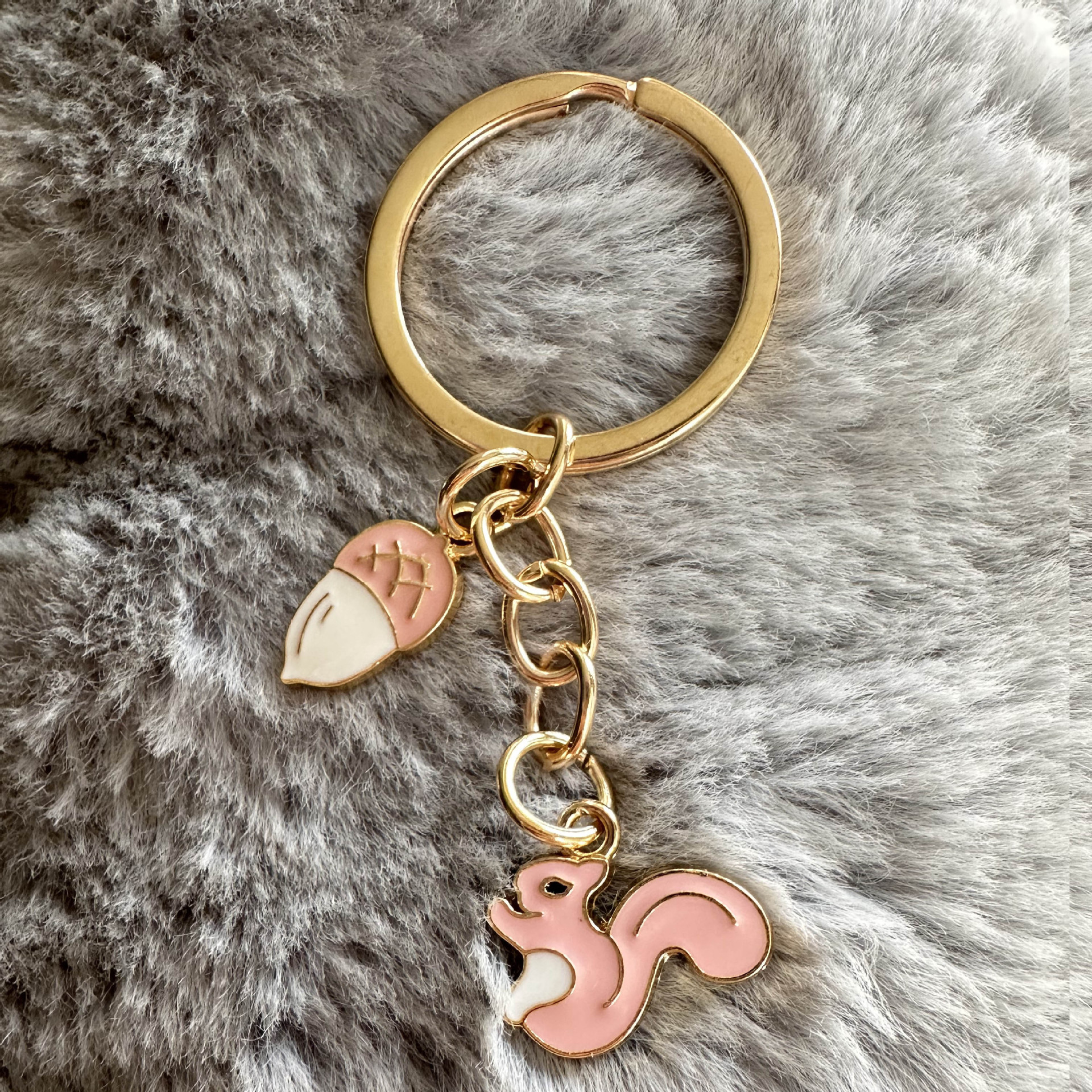 Ventas transfronterizas personales colgantes perlas abejas colgantes girasoles joyas de Navidad ardilla llaveros